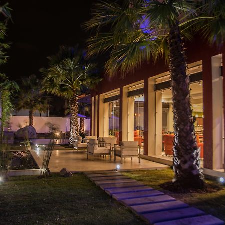 Holiday Inn Express Guadalajara Aeropuerto By Ihg Las Pintas Exteriör bild