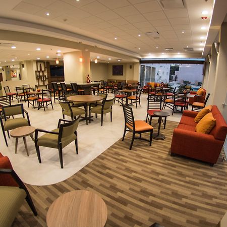 Holiday Inn Express Guadalajara Aeropuerto By Ihg Las Pintas Exteriör bild