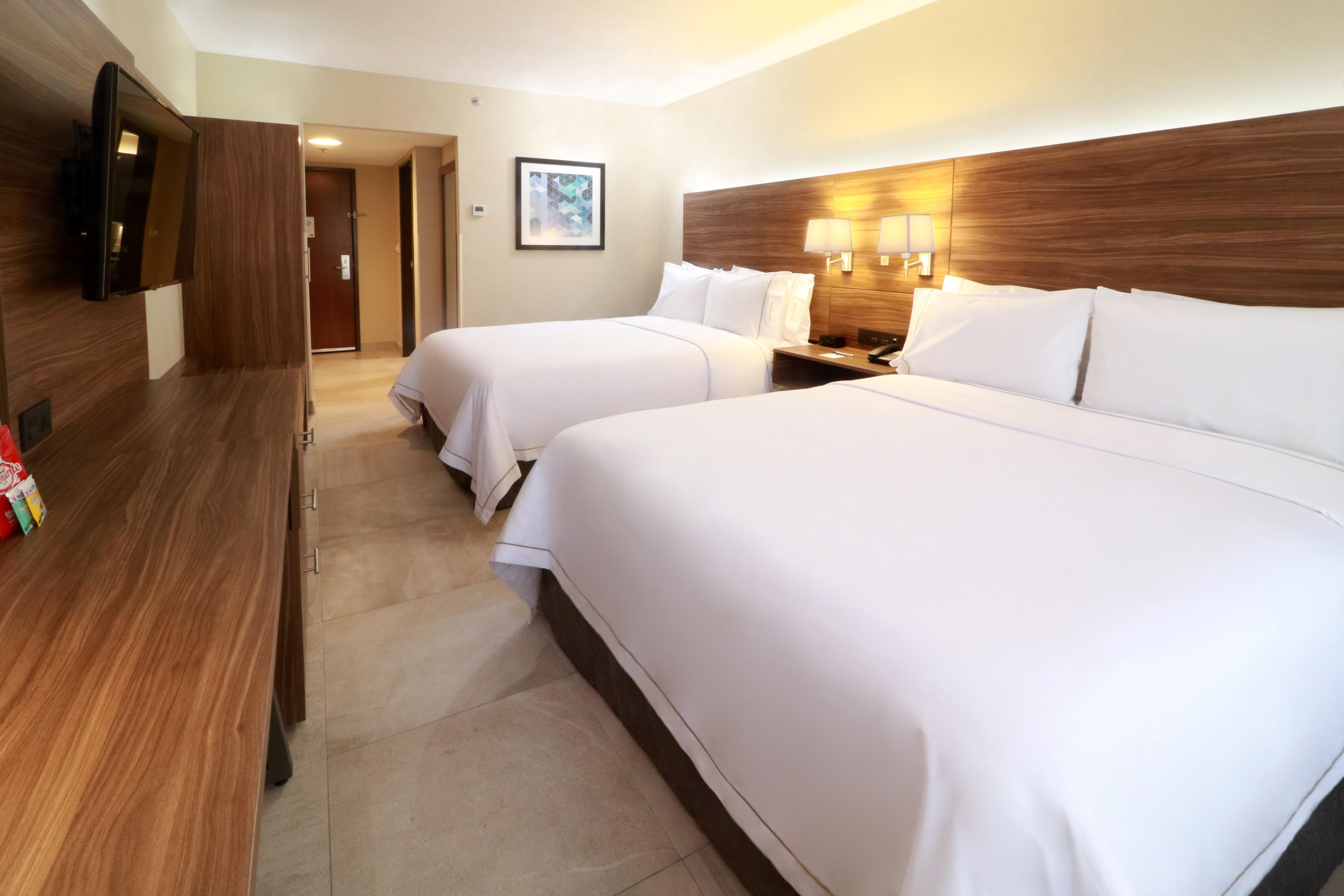 Holiday Inn Express Guadalajara Aeropuerto By Ihg Las Pintas Exteriör bild