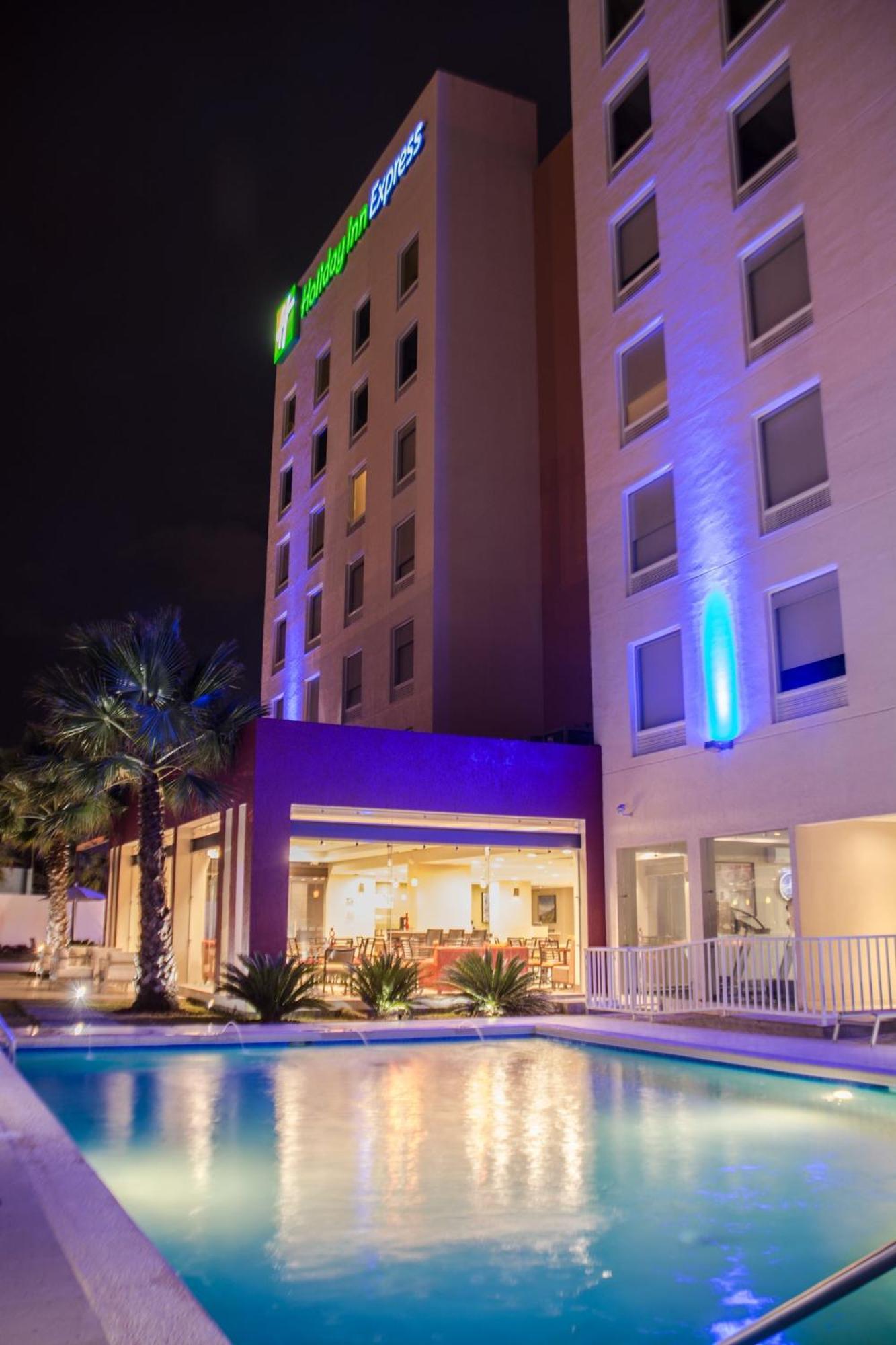 Holiday Inn Express Guadalajara Aeropuerto By Ihg Las Pintas Exteriör bild