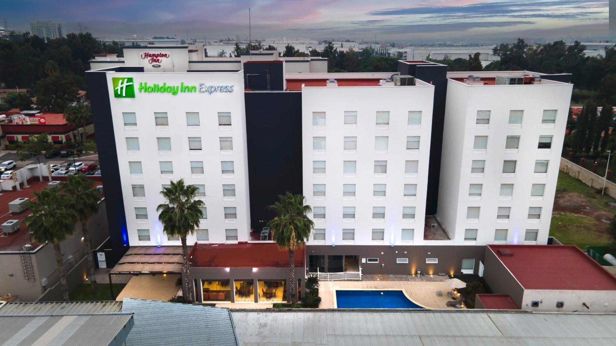Holiday Inn Express Guadalajara Aeropuerto By Ihg Las Pintas Exteriör bild