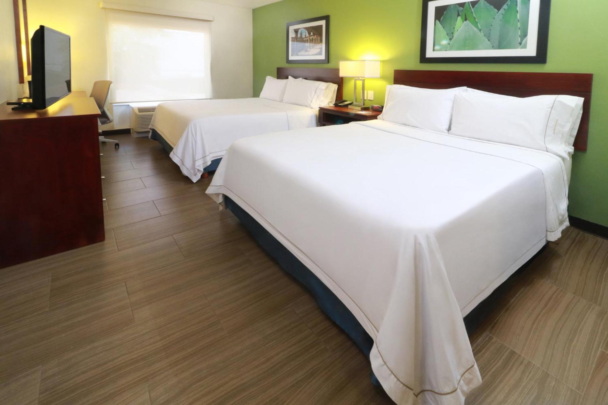 Holiday Inn Express Guadalajara Aeropuerto By Ihg Las Pintas Exteriör bild