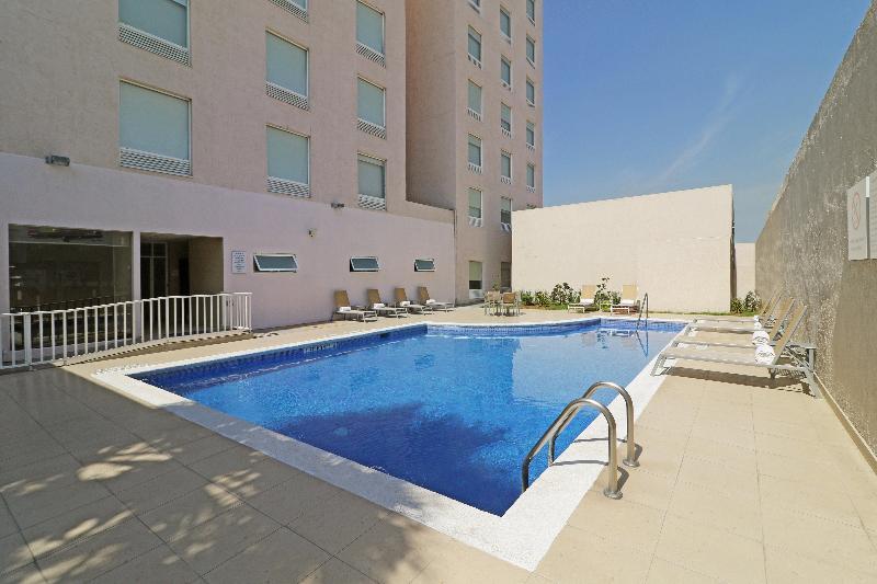Holiday Inn Express Guadalajara Aeropuerto By Ihg Las Pintas Exteriör bild